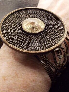 HELEN OF TROY MASSIVE STATEMENT BRONZED "HUBCAP" BRAIDED METAL CUFF BRACELET 21